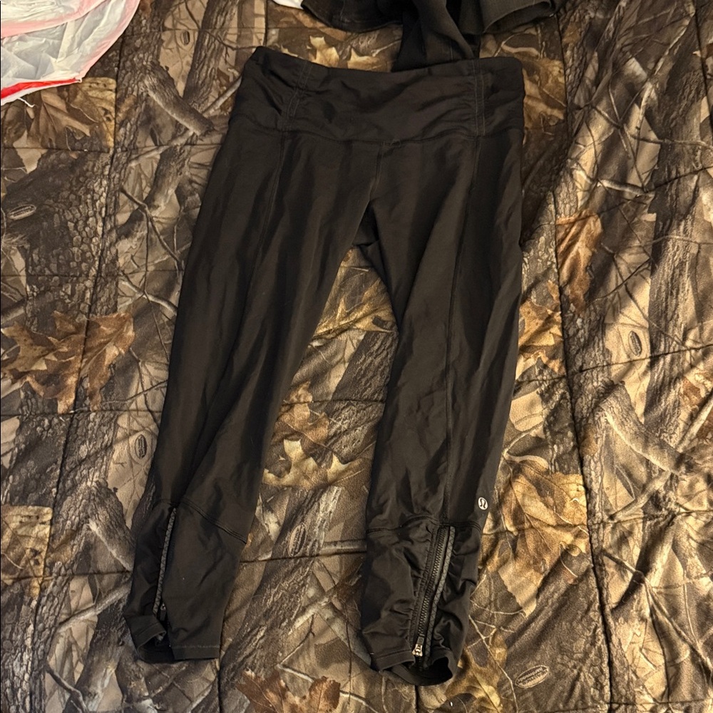 Lululemon leggings size 8